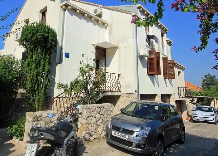 With A Parking Space - 9057 * دوبروفينك