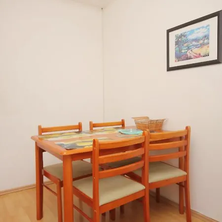 Lägenhet With A Parking Space - 9057 *